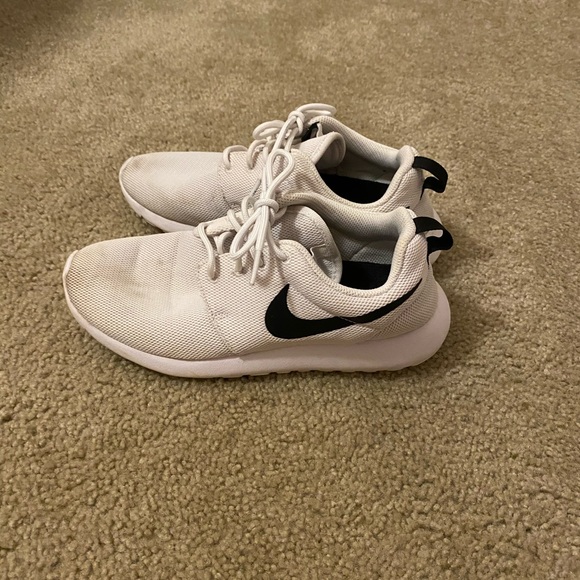 Nike - Picture 4 of 6